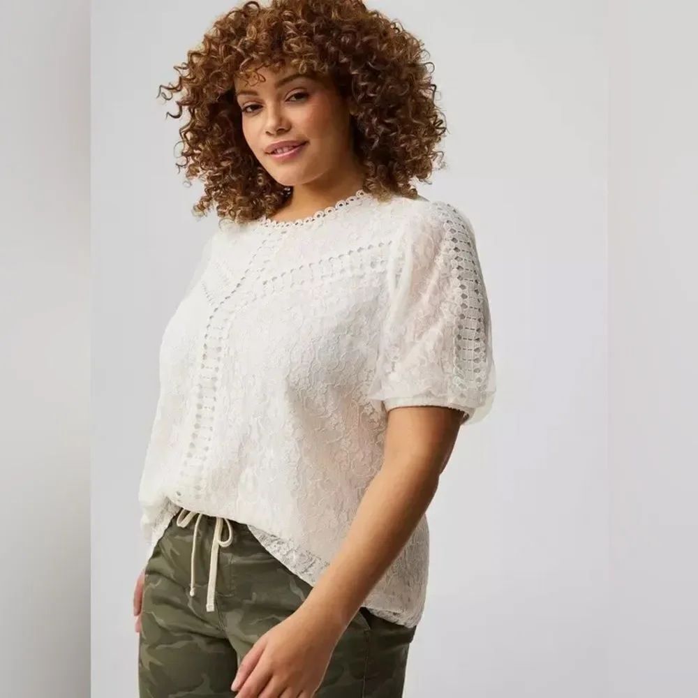 Torrid Lace Puff Short Sleeve Blouse Cloud Dancer Size 4/4X 26 - Picture 2 of 15